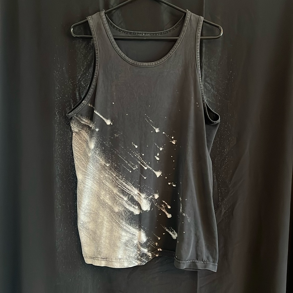 White powder tank. Zero tags, zero branding.